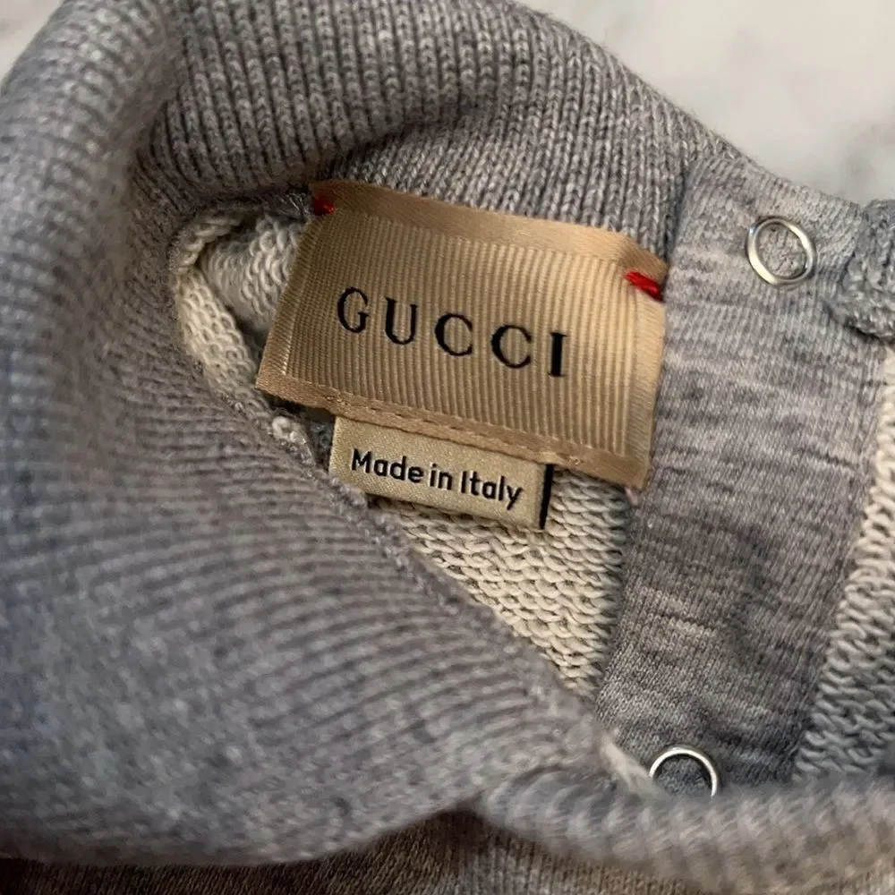 NWOT GUCCI GREY COTTON LOGO BABY SHORTIE 3/6M